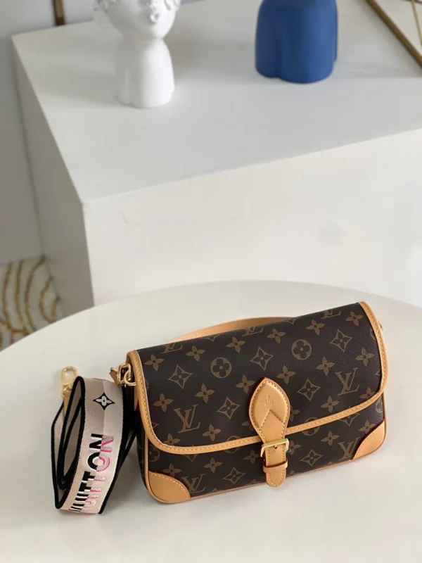 0ff13527-685dc15d01fb.webp Louis Vuitton Diane Black 24cm/9.4in, Designer Handbags, Womens Purse, luxury bags