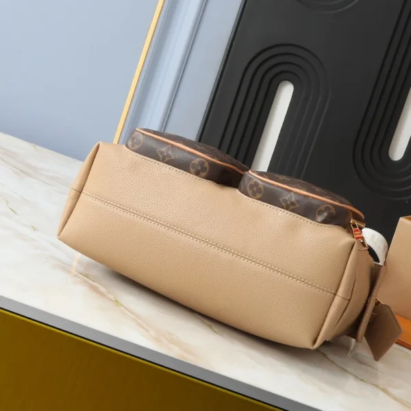 102-1-1-7ee2069c0357.webp Louis Vuitton Hobo Cargo Beige 31Cm M12697, Designer Handbags, Womens Purse, luxury bags