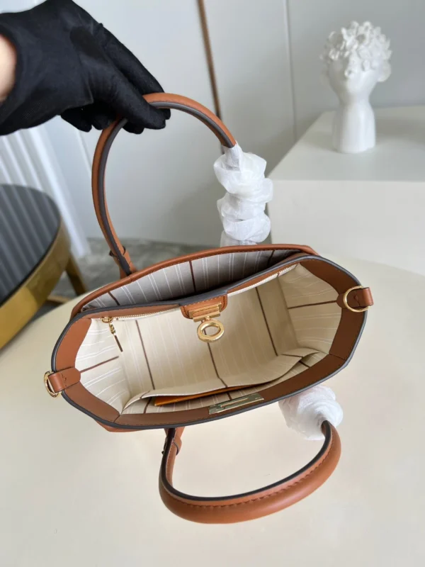 Louis Vuitton On My Side Pm 25Cm Brown, Designer Handbags, Womens Purse, luxury bags