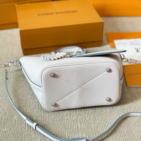 157-1-5d118814ed5d.webp Louis Vuitton Blossom Mahina Bag With Lv Circle Motif White 23Cm, Designer Handbags, Womens Purse, luxury bags