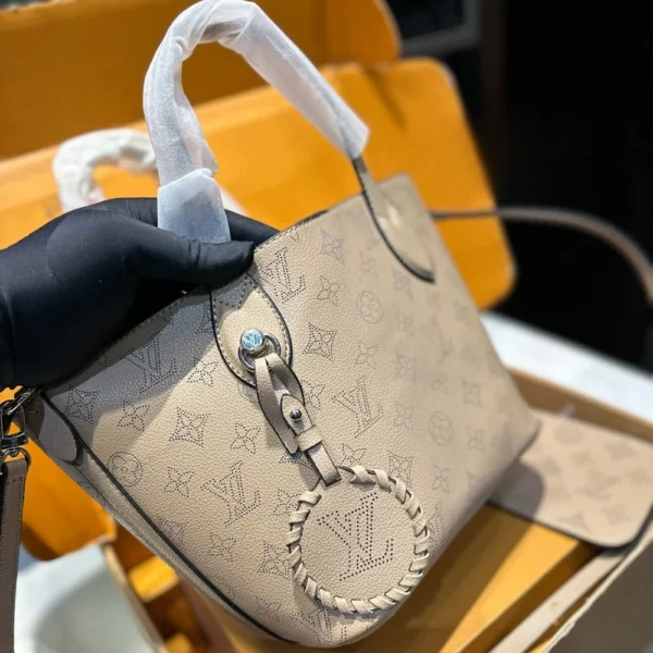164-1-1-811342da8ee5.webp Louis Vuitton Blossom Mahina Calfskin Bag Beige 21Cm, Designer Handbags, Womens Purse, luxury bags