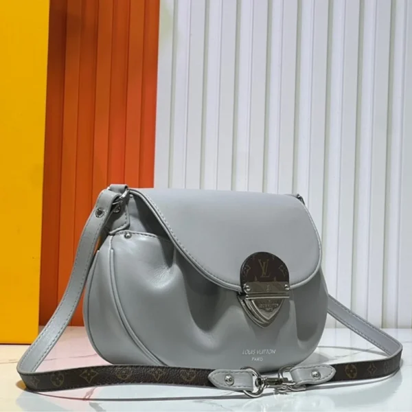 186-4-59758ea87fcc.webp Louis Vuitton Sunset Vibe Lv Vibe Silver 27Cm, Designer Handbags, Womens Purse, luxury bags