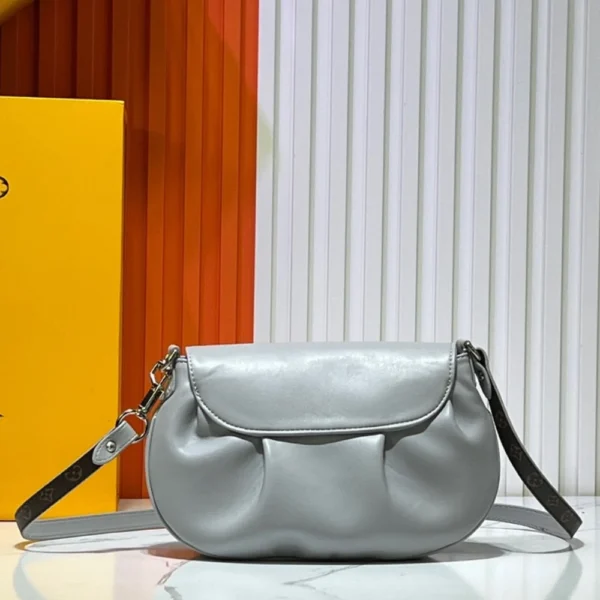 189-4-1-e12a34040562.webp Louis Vuitton Sunset Vibe Lv Vibe Silver 27Cm, Designer Handbags, Womens Purse, luxury bags