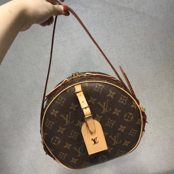 1_64c19c91-1573-418c-b281-c590eae30429-d95f8d97f772.webp Louis Vuitton Boite Chapeau Souple Mm 22Cm, Designer Handbags, Womens Purse, luxury bags