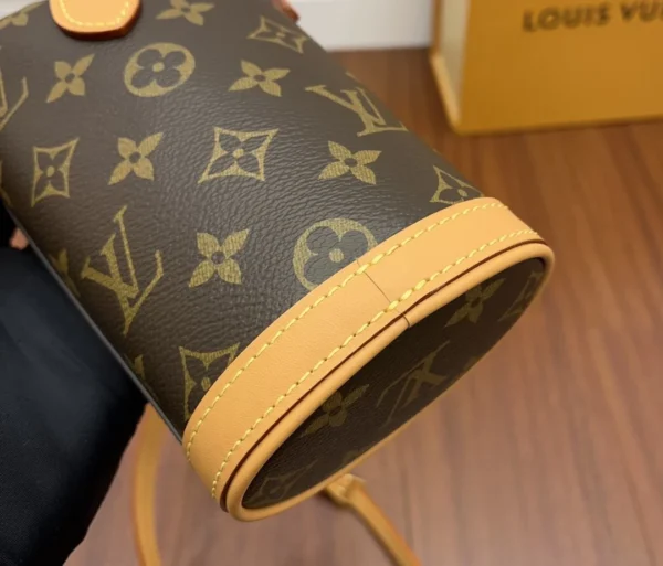 1edb12da-459f36520e7e.webp Louis Vuitton Fold Me Pouch 18Cm, Designer Handbags, Womens Purse, luxury bags