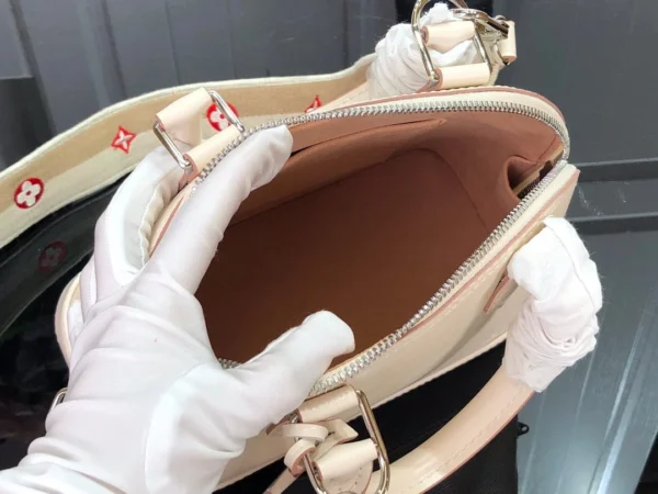 2294a6a3-0fb97c8df881.webp Louis Vuitton Alma Bb 23Cm, Designer Handbags, Womens Purse, luxury bags