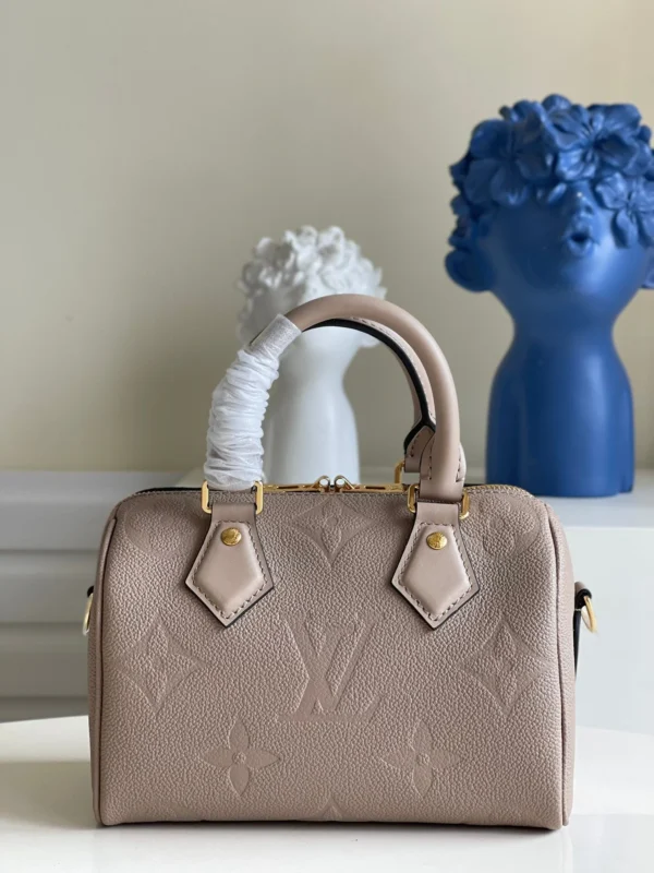 239607d7-255221b02aa7.webp Louis Vuitton Speedy Bandoulire 25 Monogram Empreinte Tourterelle 25cm M59273, Designer Handbags, Womens Purse, luxury bags