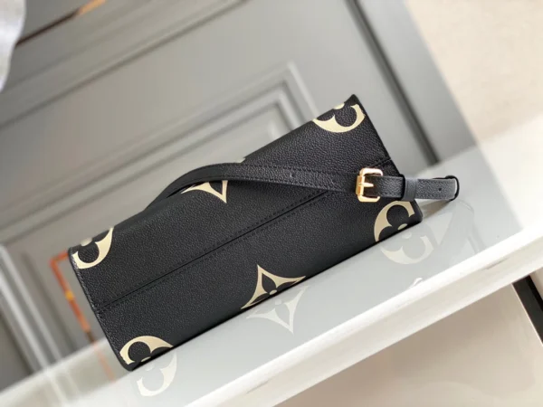 2570c926f7e5e2b2834825e51541d96d-23d471b9540c.webp Louis Vuitton Sac Main On The Go Pm Noir Beige M45659 25cm, Designer Handbags, Womens Purse, luxury bags