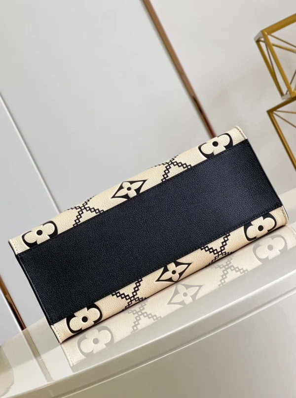 29ef6b94-3e59d5c0ddda.webp Louis Vuitton Onthego MM Tote Monogram Cream Beige Black 35cm, Designer Handbags, Womens Purse, luxury bags