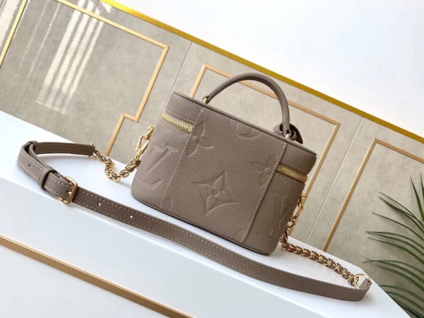 2_029f0a78-4e4e-49c0-bbad-3d2a66bd0ebe-636e0a81387d.webp Louis Vuitton Vanity Pm Dune 19cm/7.5in, Designer Handbags, Womens Purse, luxury bags