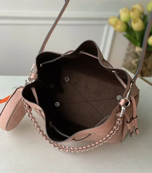 2c89ab98-3d85a7fba4d9.webp Louis Vuitton Bella 22Cm Magnolia Pink, Designer Handbags, Womens Purse, luxury bags