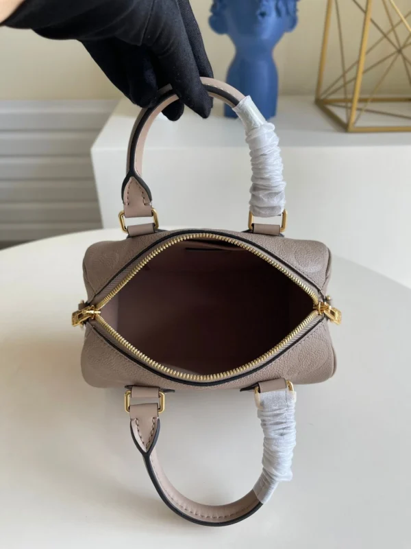 3173df9b-4862e1a843a3.webp Louis Vuitton Speedy Bandoulire 25 Monogram Empreinte Tourterelle 25cm M59273, Designer Handbags, Womens Purse, luxury bags