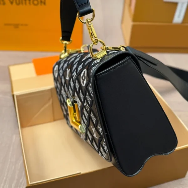 322-2-1-db586142597b.webp Louis Vuitton Twist Mm Monogram Jacquard Black 23Cm, Designer Handbags, Womens Purse, luxury bags