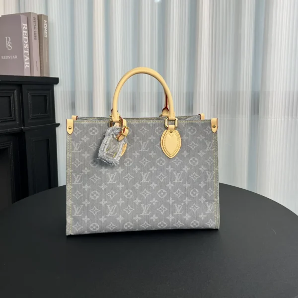 374e3f15-fdeeb57030fc.webp Louis Vuitton OnTheGo MM Bag ‘Washed Grey M13189 32cm/ 12.6in, Designer Handbags, Womens Purse, luxury bags