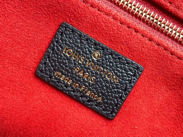 4523e3964a68a11b7b64c0de20ca0bec-b07eca5aac4a.webp Louis Vuitton Sac Main On The Go Pm Noir Beige M45659 25cm, Designer Handbags, Womens Purse, luxury bags