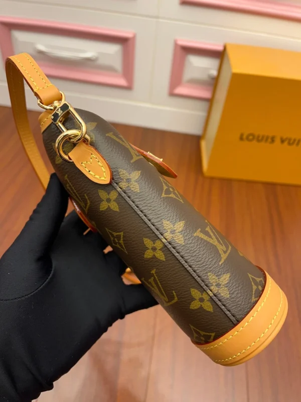 47680a85-98037f491da7.webp Louis Vuitton Fold Me Pouch 18Cm, Designer Handbags, Womens Purse, luxury bags