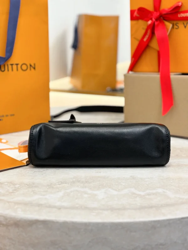 53a96bd6-6bb5876449de.webp Louis Vuitton Pochette Vibe- Wallets and Small Leather Goods M14544 25cm/ 9.8in, Designer Handbags, Womens Purse, luxury bags