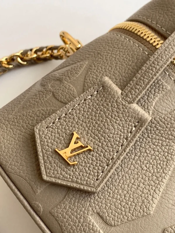 5_753bdc1f-12dd-4bd1-a1f2-23250b3dc589-d05c309dea77.webp Louis Vuitton Vanity Pm Dune 19cm/7.5in, Designer Handbags, Womens Purse, luxury bags