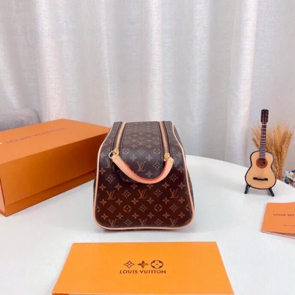Louis Vuitton Dopp Kit Toilet Pouch Monogram Canvas 27Cm M44494, Designer Handbags, Womens Purse, luxury bags