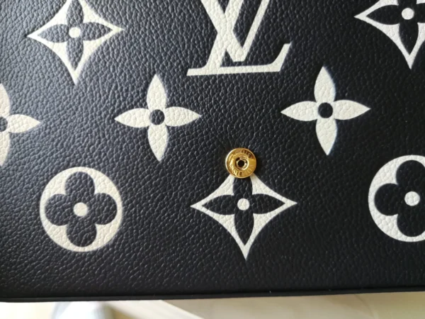 6_171832bc-7b7f-4370-8f7d-755ae10b56c0-scaled-1-55ffd8f9af90.webp Louis Vuitton F Licie Pochette 22.5in/8.9in, Designer Handbags, Womens Purse, luxury bags