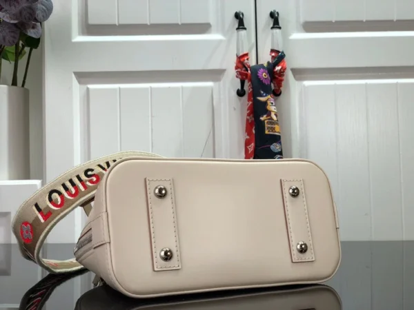 711b2e07-5728a9c98bd6.webp Louis Vuitton Alma Bb 23Cm, Designer Handbags, Womens Purse, luxury bags