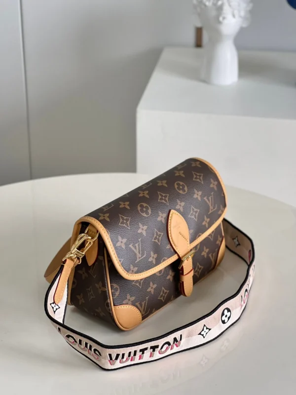 71aa1396-9531aa6ebc29.webp Louis Vuitton Diane Black 24cm/9.4in, Designer Handbags, Womens Purse, luxury bags