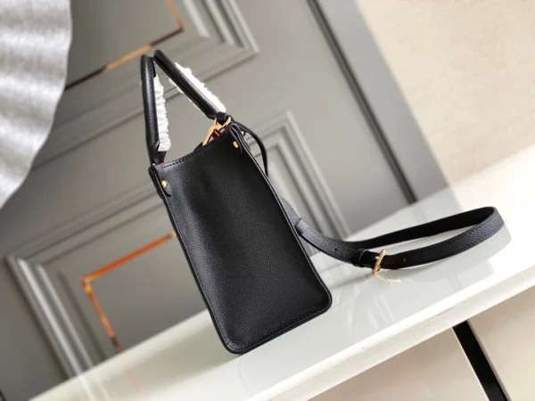 74dcc33c7a36731329bccdccec16d73b-9cf03873062a.webp Louis Vuitton Sac Main On The Go Pm Noir Beige M45659 25cm, Designer Handbags, Womens Purse, luxury bags