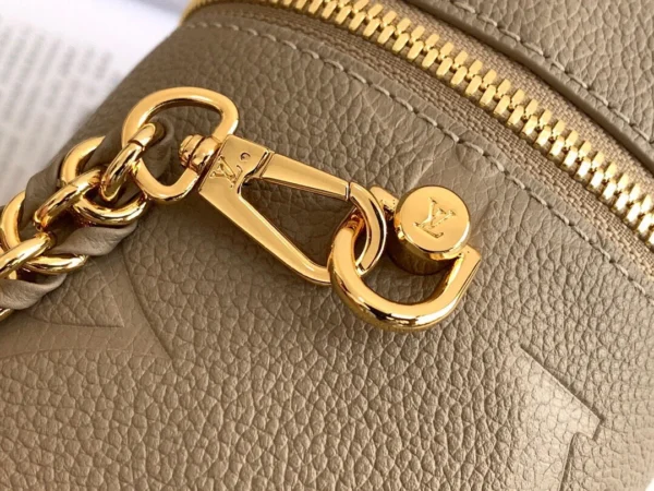 7_9e90cd6c-e8be-4053-b027-f44e6a0ccac0-34c9c2df53d7.webp Louis Vuitton Vanity Pm Dune 19cm/7.5in, Designer Handbags, Womens Purse, luxury bags