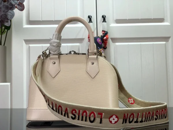 7d95a055-f82825a0289b.webp Louis Vuitton Alma Bb 23Cm, Designer Handbags, Womens Purse, luxury bags
