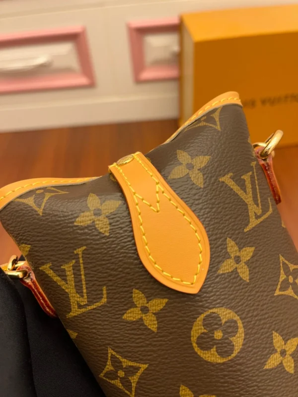 7dc1a89b-42af4fde29cc.webp Louis Vuitton Fold Me Pouch 18Cm, Designer Handbags, Womens Purse, luxury bags