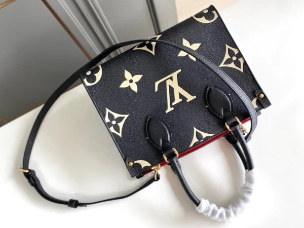 8fcc20a34622d348636ecf1da6fb718a-29e7c37c90b8.webp Louis Vuitton Sac Main On The Go Pm Noir Beige M45659 25cm, Designer Handbags, Womens Purse, luxury bags