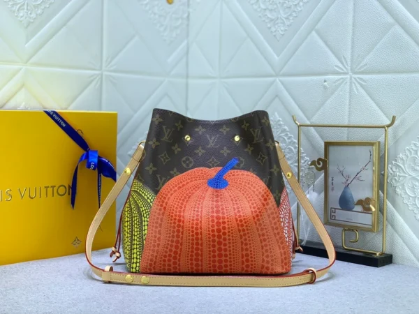 Louis Vuitton X Yayoi Kusam Neonoe Mm 26Cm M46473, Designer Handbags, Womens Purse, luxury bags
