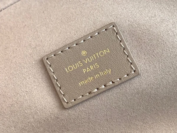 9_456b2558-7a97-4587-8fd8-21c2b6881d7d-3b9eaf5a28d0.webp Louis Vuitton Vanity Pm Dune 19cm/7.5in, Designer Handbags, Womens Purse, luxury bags