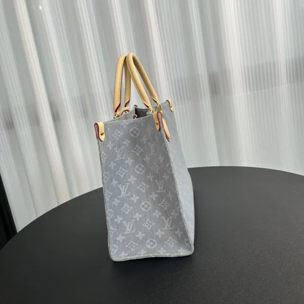 9d305f21-cfcdf332e8bb.webp Louis Vuitton OnTheGo MM Bag ‘Washed Grey M13189 32cm/ 12.6in, Designer Handbags, Womens Purse, luxury bags