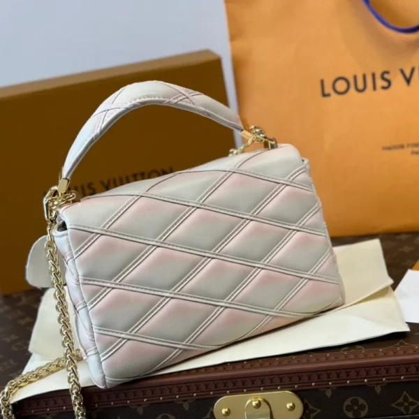 CNBB4-2-1-1-2c68bf597e86.webp Louis Vuitton Go 14 Mm Bag Argile 22Cm M14282, Designer Handbags, Womens Purse, luxury bags