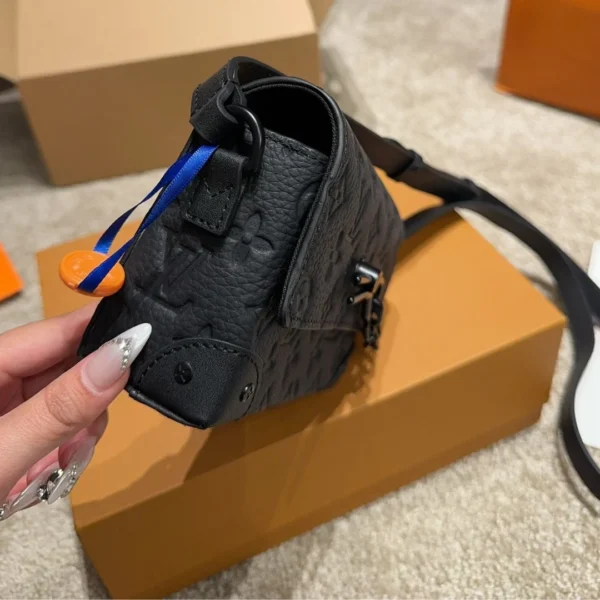 GCSS6-37-1-4715ec61a976.webp Louis Vuitton Steamer Wearable Wallet Monogram Taurillon Black 17Cm M81746, Designer Handbags, Womens Purse, luxury bags