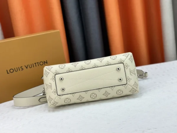 Louis Vuitton Hand It All Pm Creme 29Cm M24114, Designer Handbags, Womens Purse, luxury bags
