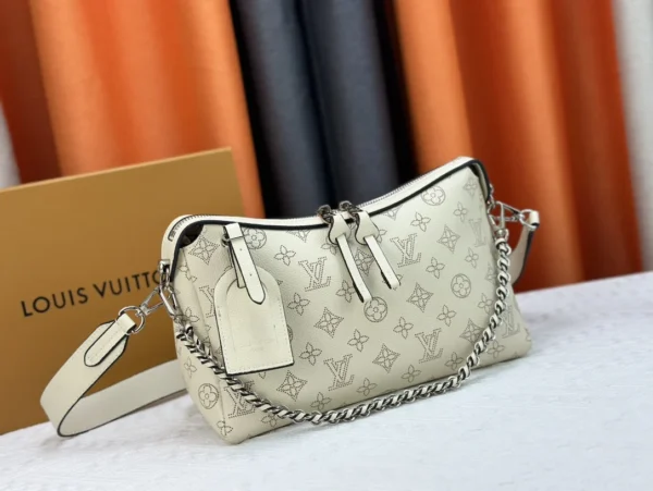 Louis Vuitton Hand It All Pm Creme 29Cm M24114, Designer Handbags, Womens Purse, luxury bags