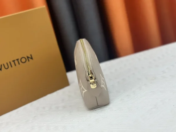 LV7-6-72bbcd4a8ac6.webp Louis Vuitton Cosmetic Pouch Pm Creme 17Cm M45951, Designer Handbags, Womens Purse, luxury bags