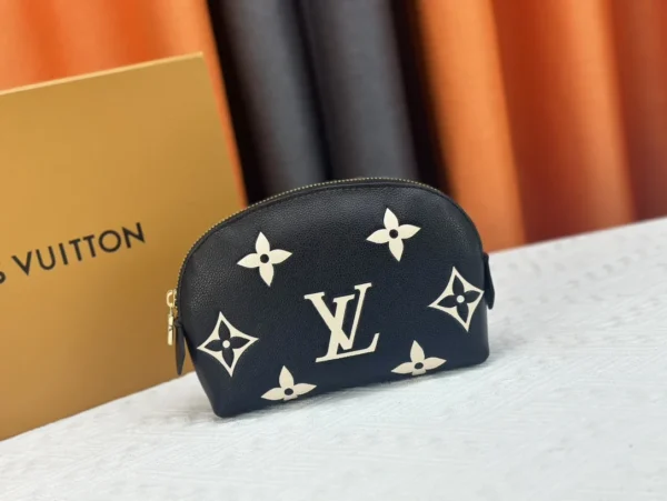 LV7-7-24d97210e8c0.webp Louis Vuitton Cosmetic Pouch Pm Black 17Cm M59086, Designer Handbags, Womens Purse, luxury bags