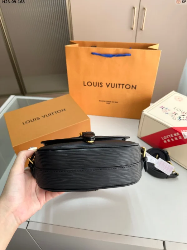 LVB011121-6cf7db1341a5.webp Louis Vuitton Saumur Bb Bag Black 20Cm M23469, Designer Handbags, Womens Purse, luxury bags