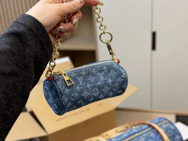 LVB1-4-3-60018384fa2b.webp Louis Vuitton Hills Pochette Denim Blue 27Cm M82949, Designer Handbags, Womens Purse, luxury bags