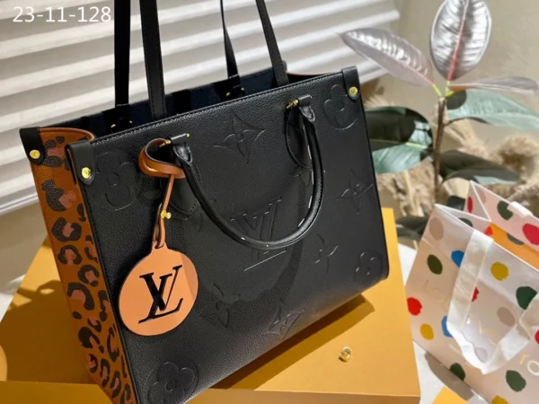 Louis Vuitton Wild At Heart OnTheGo MM M58522 Black 35Cm, Designer Handbags, Womens Purse, luxury bags