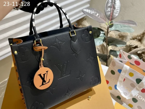 Louis Vuitton Wild At Heart OnTheGo MM M58522 Black 35Cm, Designer Handbags, Womens Purse, luxury bags