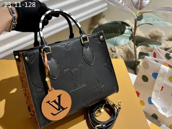 Louis Vuitton Wild At Heart OnTheGo MM M58522 Black 35Cm, Designer Handbags, Womens Purse, luxury bags