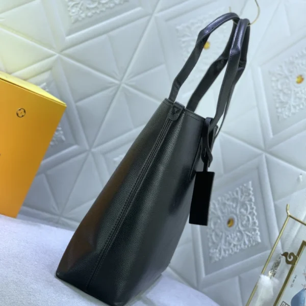 LVB4-9-b5457c4c1286.webp Louis Vuitton Pilot Tote Cowhide Leather Black 40Cm M24771, Designer Handbags, Womens Purse, luxury bags