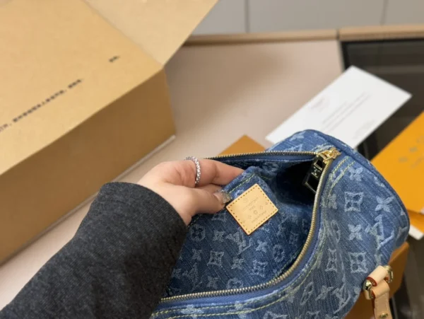 LVB6-1-1-a536ba70e678.webp Louis Vuitton Hills Pochette Denim Blue 27Cm M82949, Designer Handbags, Womens Purse, luxury bags