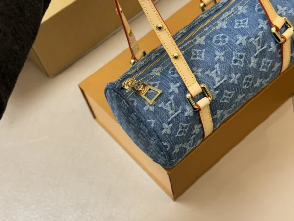 LVB7-2-280584a73978.webp Louis Vuitton Hills Pochette Denim Blue 27Cm M82949, Designer Handbags, Womens Purse, luxury bags