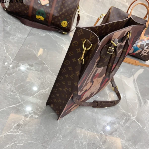 LVB806-c53ce3931b0a.webp Louis Vuitton Sac Plat Nv Brown 39Cm M46679, Designer Handbags, Womens Purse, luxury bags