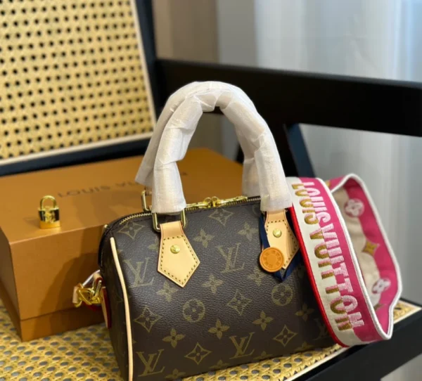 Louis Vuitton Speedy Bandouliere 20 Fuchsia 20cm M46234, Designer Handbags, Womens Purse, luxury bags